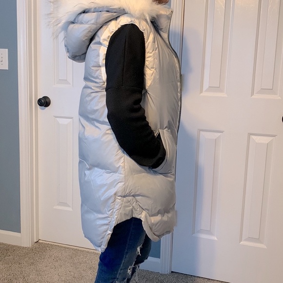 Sundance puffer vest silver cream removable hood and fur M - Picture 5 of 12